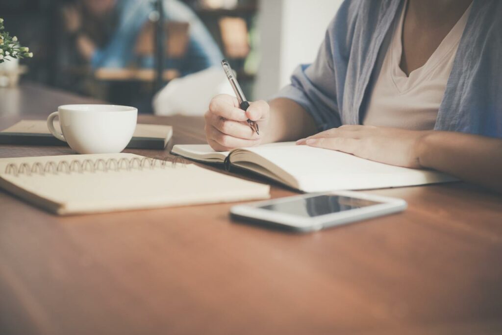 lernen Notizblock Stift Karriere ohne Kompromisse So vereinbaren Sie Beruf und Studium